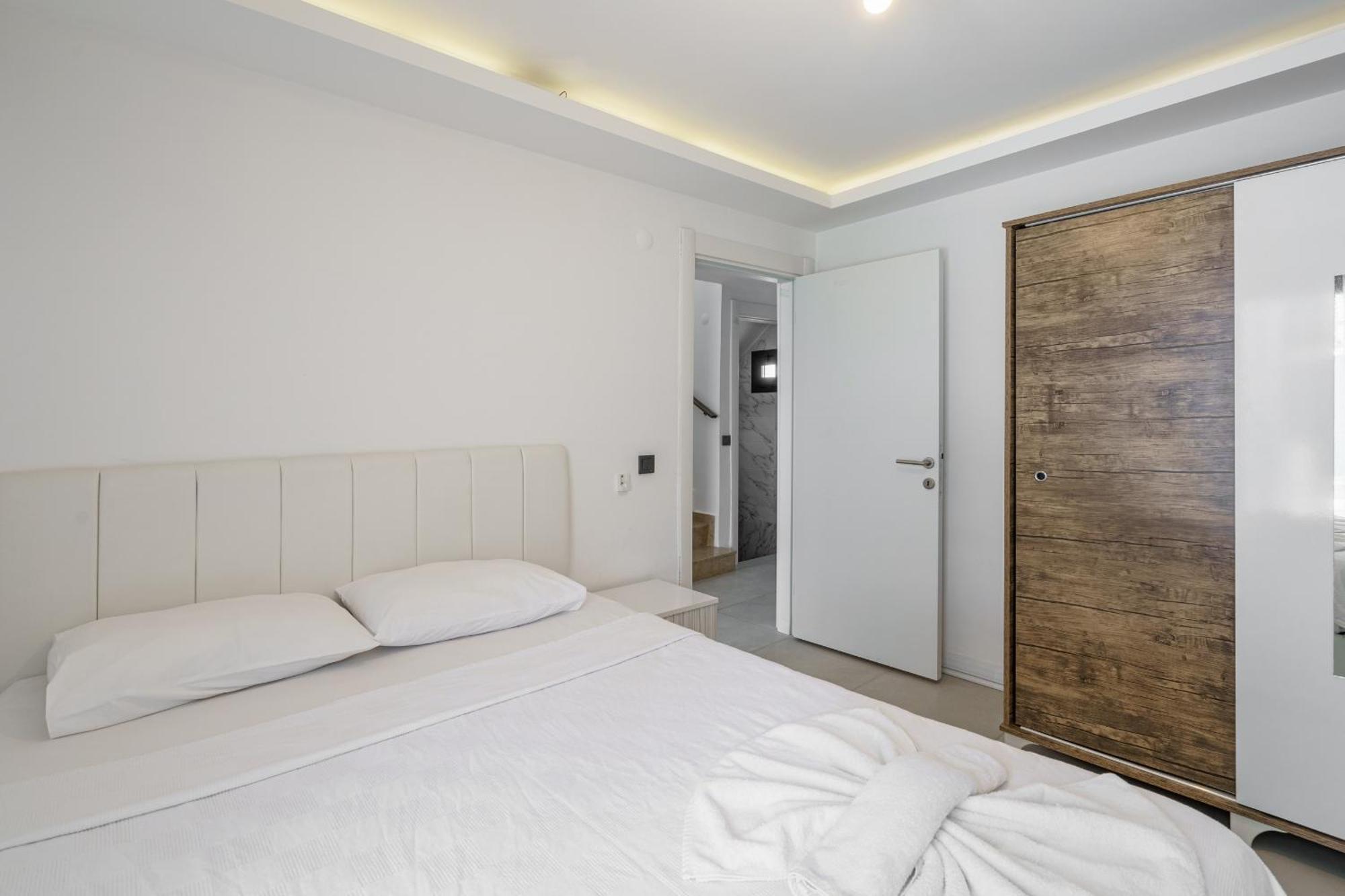 Luxury Ada Marin