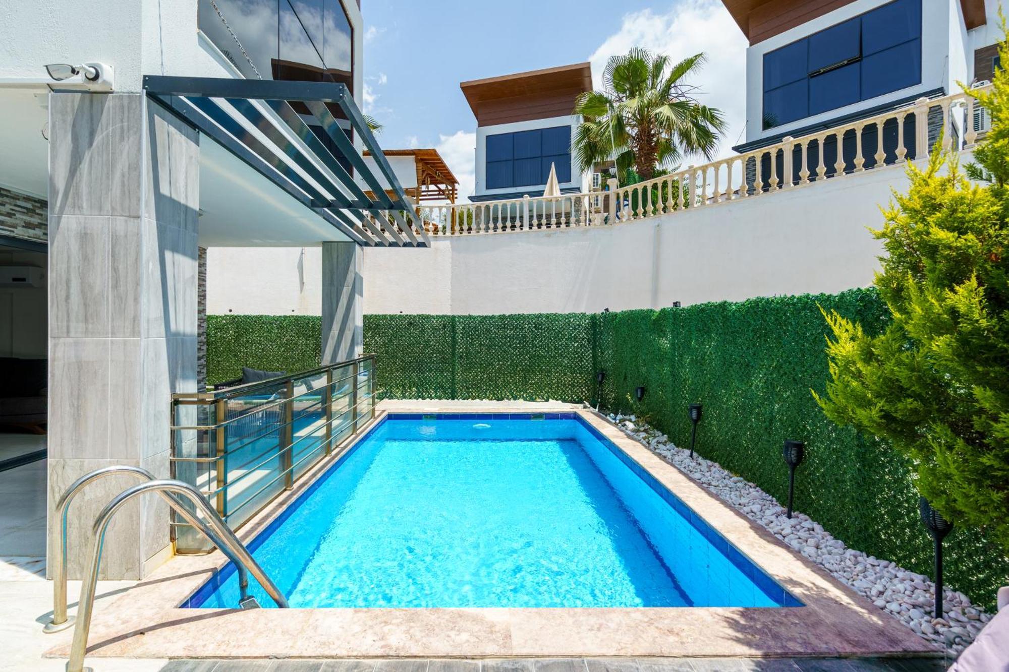 Luxury Ada Marin